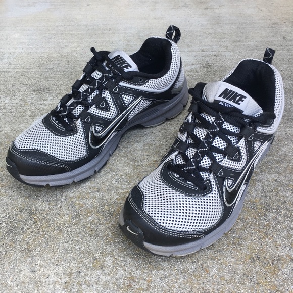 nike trail running shoes black